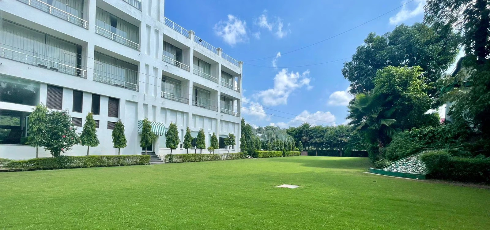 Winsome Resort 