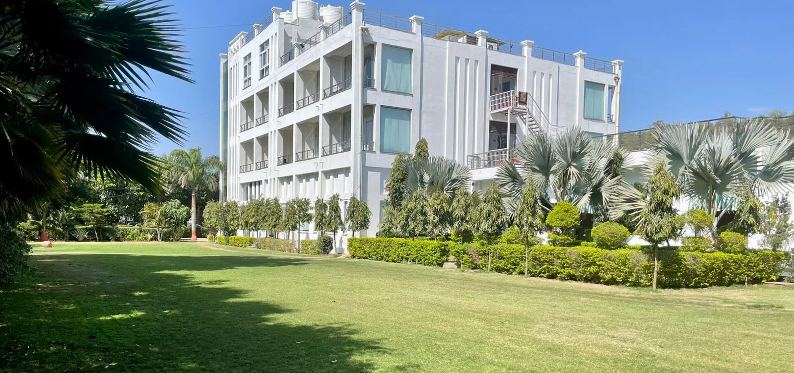 Winsome Resort 